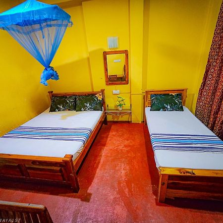 Dinesh Safari Homestay อุดาวาลาเว ภายนอก รูปภาพ