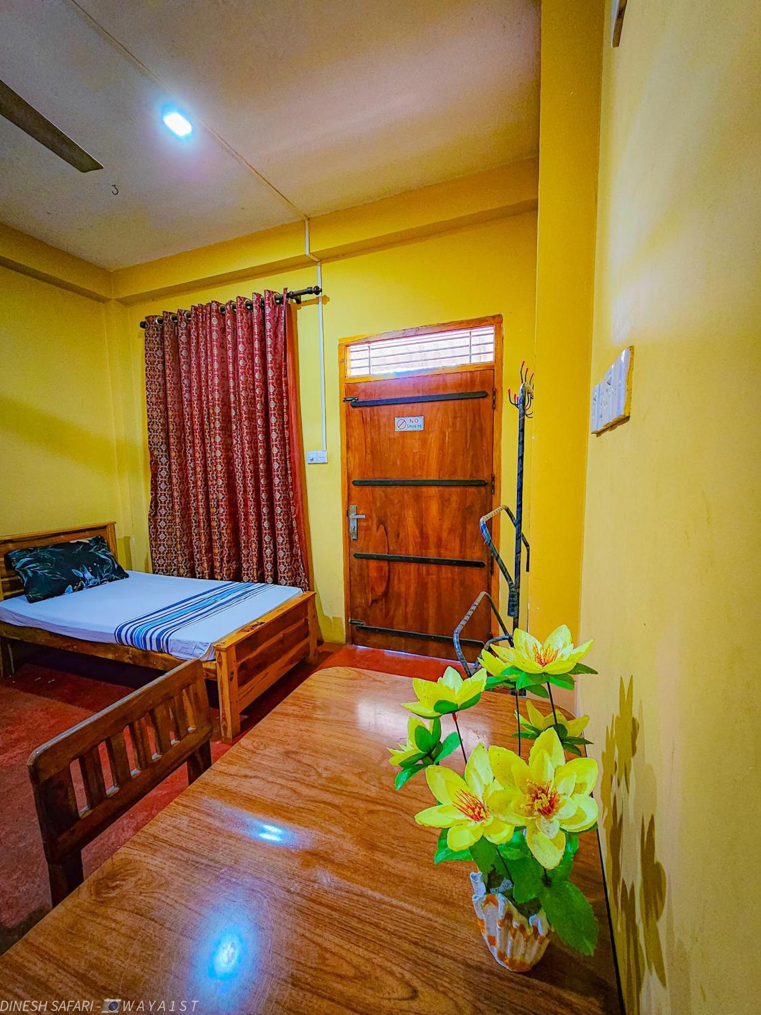 Dinesh Safari Homestay อุดาวาลาเว ภายนอก รูปภาพ