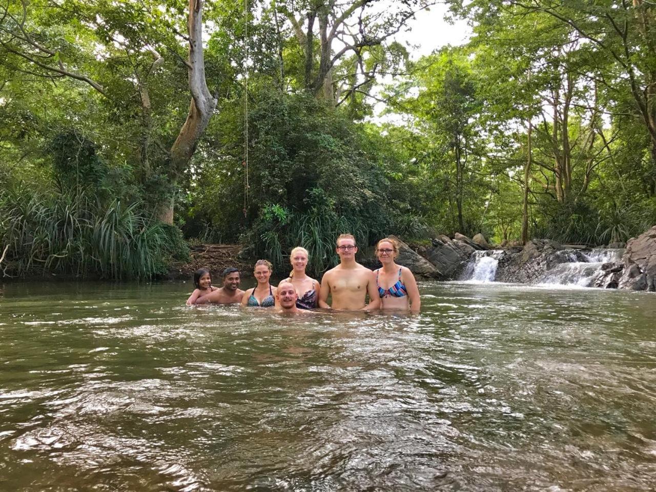 Dinesh Safari Homestay อุดาวาลาเว ภายนอก รูปภาพ
