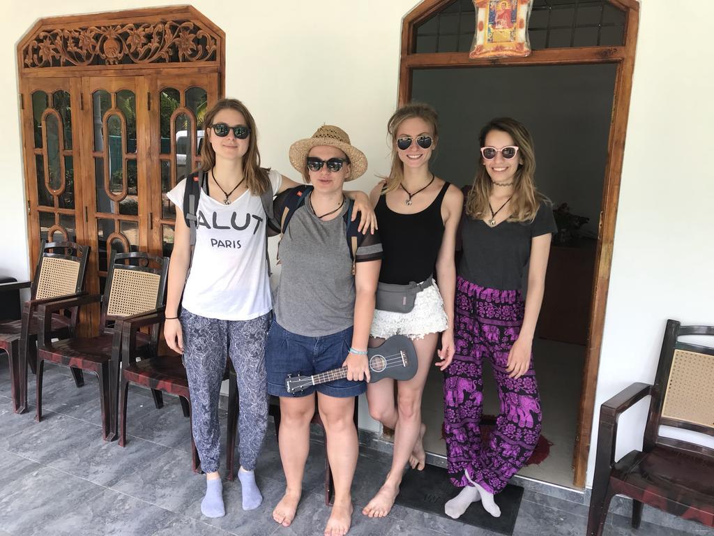 Dinesh Safari Homestay อุดาวาลาเว ภายนอก รูปภาพ